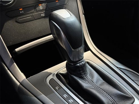 Used 2018 Ford Edge SE image 18