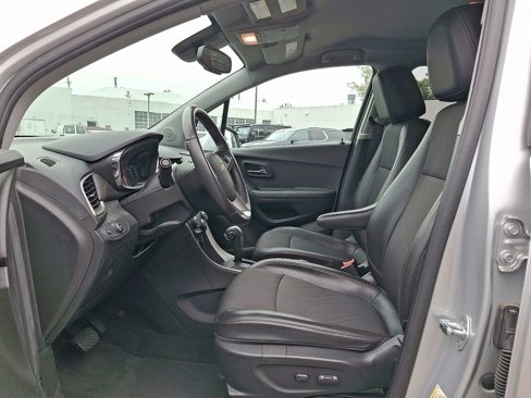 Used 2019 Chevrolet Trax LT w/ LT Convenience Package image 13
