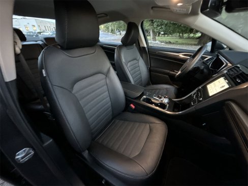 Used 2018 Ford Fusion SE w/ Fusion SE Technology Package image 24