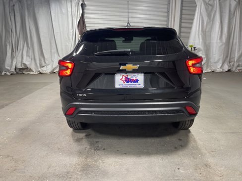 Used 2024 Chevrolet Trax LS image 6