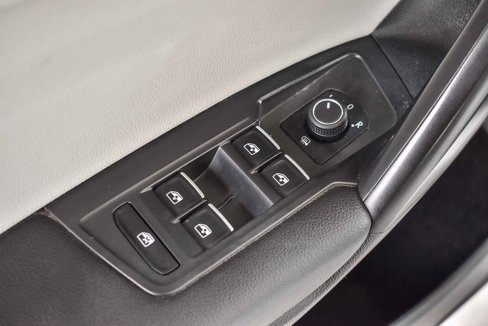 Used 2021 Volkswagen Tiguan SE w/ Panoramic Sunroof Package image 20