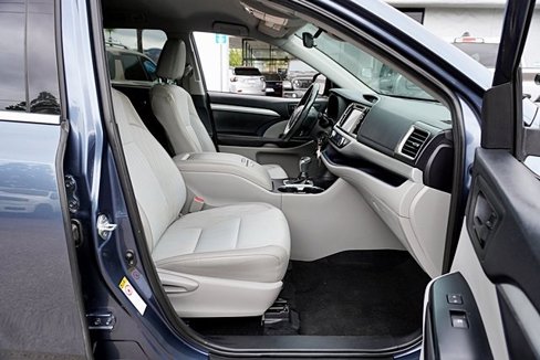 Used 2019 Toyota Highlander LE image 11