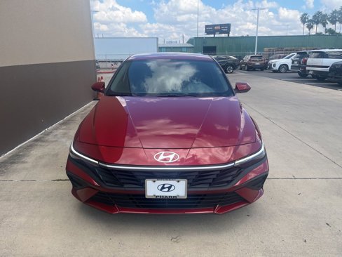 Certified 2025 Hyundai Elantra SE image 6
