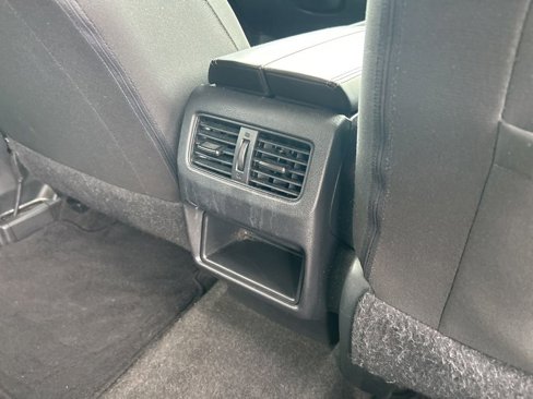 Used 2023 Nissan Rogue S image 39