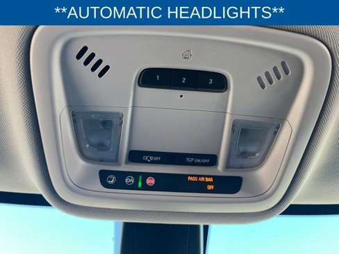 Used 2018 Chevrolet Traverse LT image 11