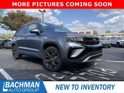 Used 2022 Volkswagen Taos SE image 1