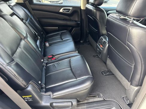 Used 2019 Nissan Pathfinder SL image 17