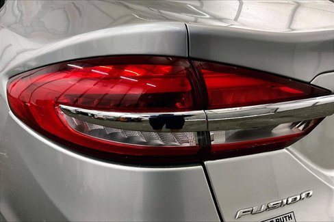 Used 2017 Ford Fusion SE w/ Fusion SE Technology Package image 29