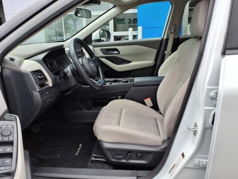 Used 2024 Nissan Rogue SV image 17