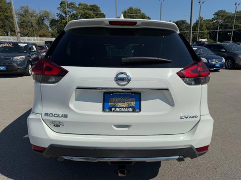 Used 2018 Nissan Rogue SV image 4