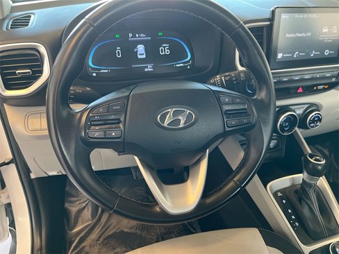 Used 2024 Hyundai Venue SEL image 11