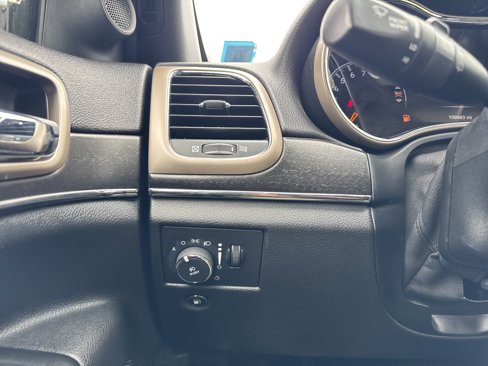 Used 2017 Jeep Grand Cherokee Limited image 25