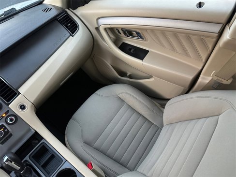 Used 2015 Ford Taurus SE image 25