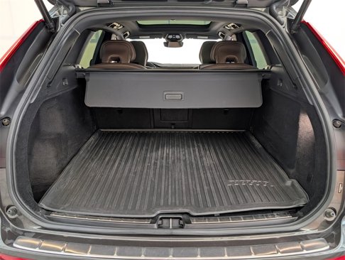 Used 2022 Volvo XC60 B5 Inscription w/ Protection Package Premier image 13
