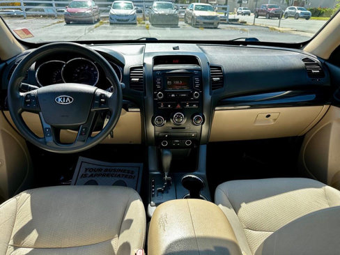 Used 2013 Kia Sorento LX w/ Convenience Pkg image 13