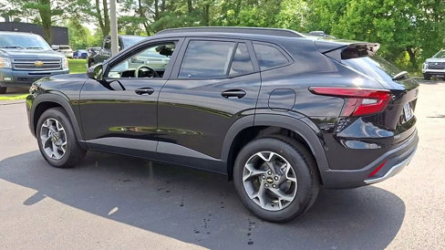 New 2025 Chevrolet Trax LT w/ Sunroof Package image 6