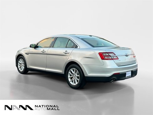 Used 2015 Ford Taurus SE image 3