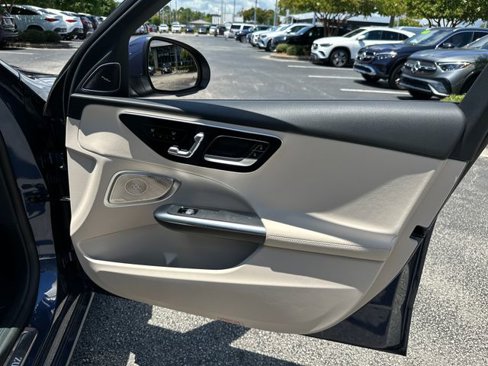 Used 2025 Mercedes-Benz C 300 Sedan image 38
