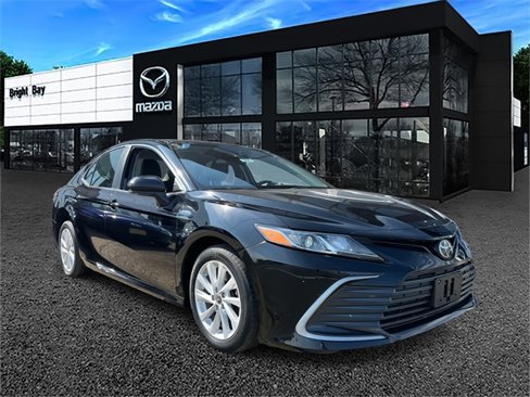 Used 2022 Toyota Camry LE image 1