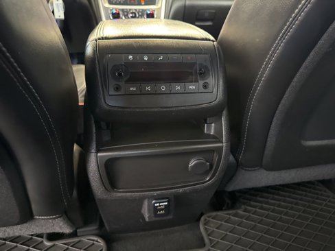 Used 2014 GMC Acadia SLT image 32