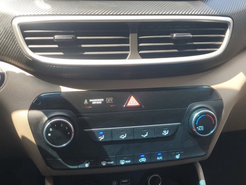 Used 2020 Hyundai Tucson Value w/ Winter Weather Package image 20
