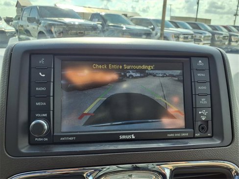 Used 2016 Chrysler Town & Country Touring image 4