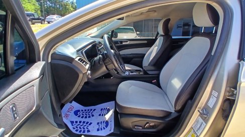Used 2019 Ford Fusion SE w/ Equipment Group 151A image 10