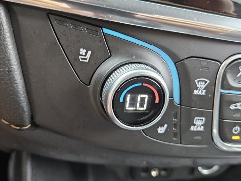 Used 2018 Chevrolet Traverse Premier w/ Driver Confidence II Package image 28