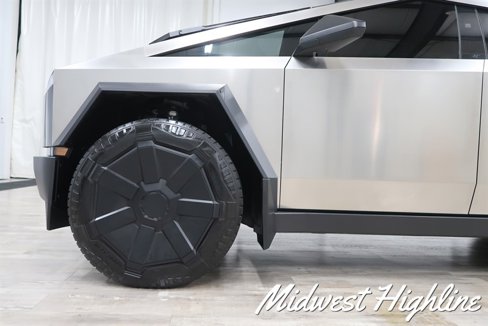 Used 2025 Tesla Cybertruck AWD Crew Cab image 15