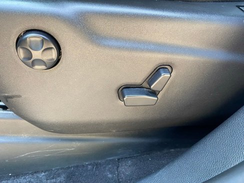 Used 2020 Jeep Grand Cherokee Overland image 12