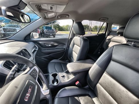 Used 2024 GMC Terrain SLT image 12