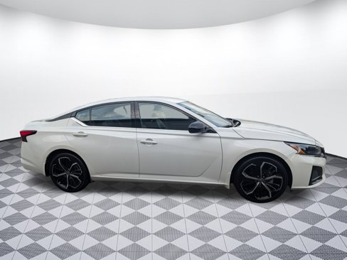 Used 2023 Nissan Altima 2.5 SR image 9