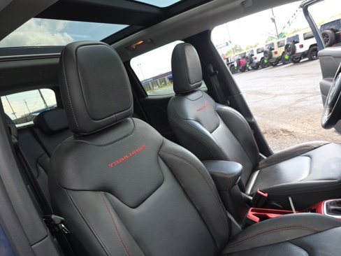 Used 2022 Jeep Renegade Trailhawk w/ Sun/Sound Group image 38