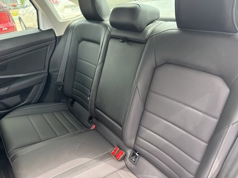 Used 2021 Volkswagen Jetta SE w/ SE Cold Weather Package image 6