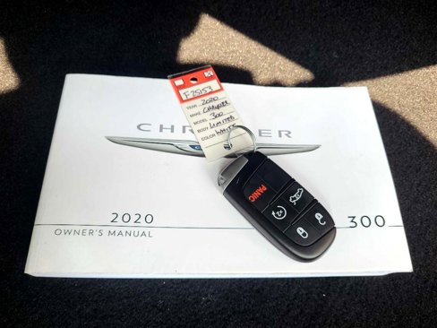 Used 2020 Chrysler 300 Limited image 46
