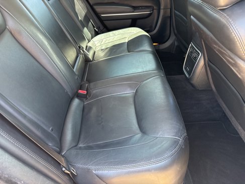 Used 2015 Chrysler 300 Limited image 23