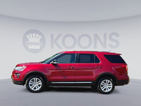 Used 2018 Ford Explorer XLT w/ Equipment Group 201A image 2