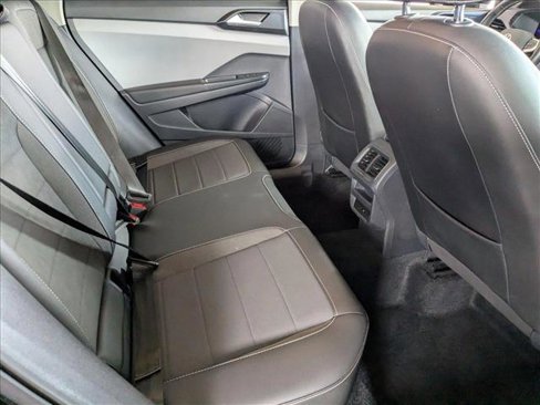 Used 2022 Volkswagen Taos SE w/ Driver Assistance Package image 18