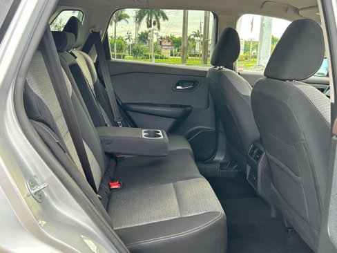 Used 2023 Nissan Rogue SV image 31