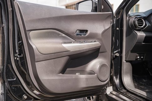 Used 2019 Nissan Kicks SV image 32