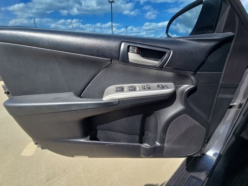 Used 2014 Toyota Camry SE image 9