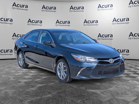 Used 2017 Toyota Camry SE image 2