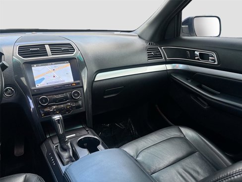 Used 2017 Ford Explorer XLT w/ Equipment Group 202A image 26