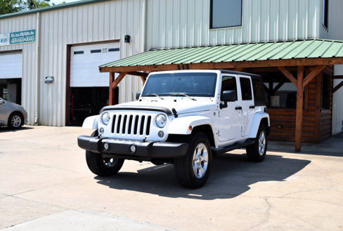 Used 2015 Jeep Wrangler Unlimited Sahara w/ Connectivity Group image 5