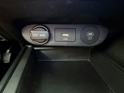 Certified 2025 Hyundai Elantra SE image 32