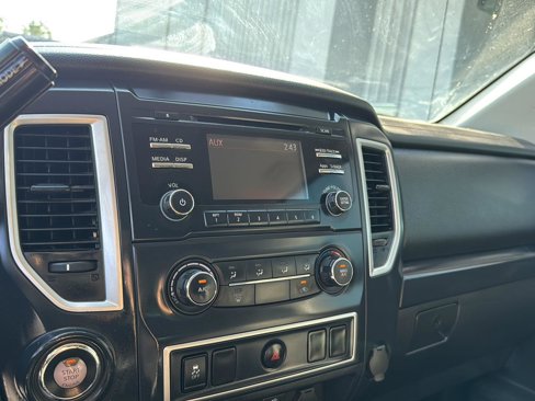 Used 2017 Nissan Titan S image 21