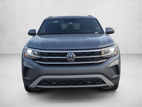 Used 2021 Volkswagen Atlas Cross Sport SE w/ Panoramic Sunroof Package image 2