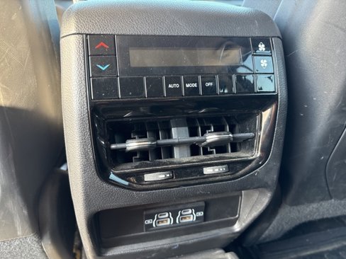 Used 2023 Jeep Grand Cherokee L Laredo image 17