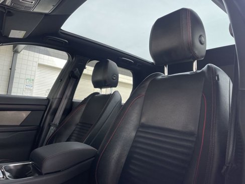 Used 2020 Land Rover Discovery Sport SE R-Dynamic image 19