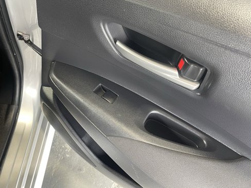 Used 2021 Toyota Corolla LE image 25